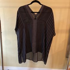 Vince Nwt Black And White Stripe Tunic, Size L. 100% Silk Black V-neck Blouse For Beach, Black V-neck Blouse For Vacation, Black V-neck Beach Blouse, Elegant Black Blouse For Vacation, Linen Long Sleeve Top, Blue White Top, Short Sleeve Tunic Tops, Pink Tunic, Silk Tunic