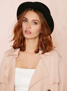 Gamine Style, No Heat Hairstyles, Boater Hat, Shop Accessories, Colored Wigs, Penteado Cabelo Curto, Hair Shop, Mary Poppins