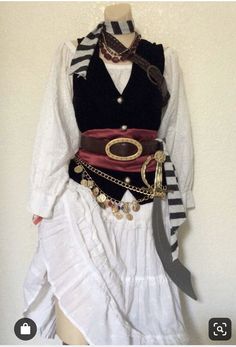 a woman's pirate costume is displayed on a mannequin