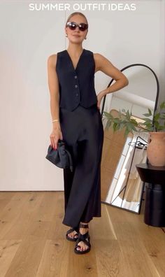 Black Waistcoat Outfit, Waistcoat Outfit Women, Waistcoat Outfit, Character Dress Up, Casual Edgy, Black Waistcoat, Waistcoat Woman, Fest Outfits