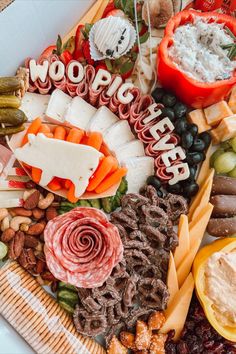 University of Arkansas charcuterie board ideas. Woo pig cheese cut outs. Tailgate food ideas. Tailgate Charcuterie Board, Brie And Honey, Hummus Chicken Salad, Charcuterie Tables, Graze Table, Tailgate Parties, Bar Catering, Appetizers Easy Finger Food, Charcuterie Platter