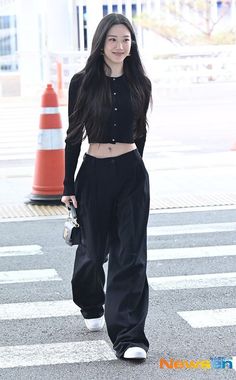 Korean Actress Street Style, Korean Women Fashion Street Style, Airport Outfit Blackpink, K Pop Idol Casual Outfits, Kdrama Outfits Casual, K Pop Street Style, Kpop Idol Casual Outfit, Chinese Airport Fashion, Kdrama Outfits Women Casual