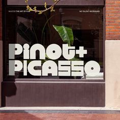 there is a sign in the window that says pinot picaeo on it