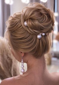 Vintage Bride Hairstyles, High Updo Wedding, Bun Wedding Hairstyles, High Bun Wedding Hairstyles, High Bun Wedding, Hairstyles Layers, Bride Hairstyles For Long Hair, Bride Hairstyles Updo, Layers Long