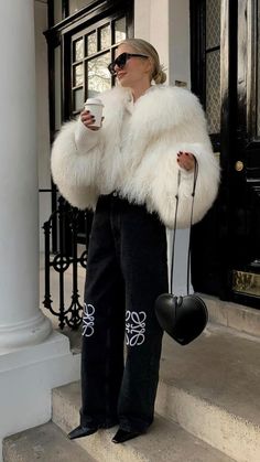 Winter Outfits London, Leonie Hanne, New York Outfits, Fashion Aesthetics, White Fur, Mode Inspo, Mode Inspiration, Looks Style, Casual Style Outfits