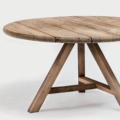 wood rustic natural table round garden Round Table Ideas, Solid Wood Dining Table Modern, Wood Outdoor Table, Outdoor Dining Table Diy, Rustic Round Dining Table, Outdoor Wood Table, Wood Dining Table Modern, Country Interior Design, Round Wood Dining Table