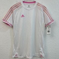 Adidas Women's Ultimate Training Soccer Jersey Heat Dry, White Size Small Brand: Adidas Size: Small Sleeve Length: Short Sleeve Style: Training Soccer Jersey Pattern: Solid Color: White Material: 100% Polyester 2180 023 Thank You For Visiting My Store Jyt Store Soccer Outfits For Women Fashion, Preppy Soccer, Soccer Jersey Outfit, Addidas Shirts, White Soccer Jersey, Light Pink Adidas, Adidas Shirt Women, Ahs Style, Snap Streaks