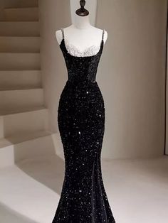 Glittery Black Long Dress, Green Dress Aesthetic Formal, Casino Themed Prom Dress, Dark Colored Prom Dresses, Over The Top Prom Dresses, Black Sparkle Prom Dress, Black And Silver Prom Dress, Prom Black Dress, Gala Dresses Long