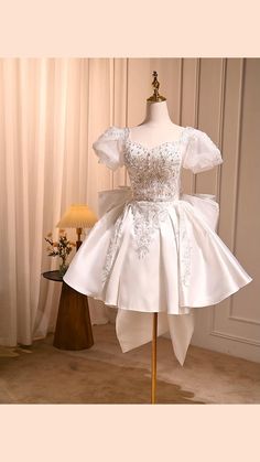 Vintage short bow-tie dress Junior Homecoming Dresses, Prom Dress White, Sweetheart Homecoming Dress, Short Graduation Dresses, Beaded Wedding Gowns, Short Formal Dress, Cute Homecoming Dresses, White Homecoming Dresses, Senior Prom Dresses