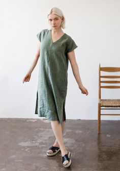 Linen V neck tunic dress Cordelia Natural Linen Dress, Linen Wrap Dress, Comfort Clothes, V Neck Tunic, Linen Tunic Dress, Linen Crop Top, Overbust Corset, Linen Casual, Linen Tunic