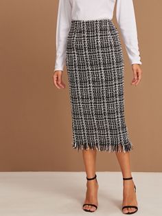 Tweed Skirt Outfit Winter, Black Tweed Skirt Outfit, Black Tweed Skirt, Long Skirt Winter, Tweed Midi Skirt, White Skirt Outfits, Black Jeans Outfit Ideas, Skirt Outfit Ideas