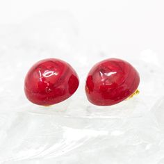 Vintage clip earrings in handmade Murano glass, round red color, 80s jewelry Made in Italy Measurements: length 2 cm. Year of production: 80s/90s Discover our exclusive selection of high quality Murano glass costume jewellery, original Murano glass made in Venice and Made in Italy. Many of our jewels are rare and available until sold out as they come from the closure of an artisanal jewel factory in Venice. The quality is very high, visit our website and you will find many wonders created by the Red Resin Round Jewelry, Red Round Resin Jewelry, Vintage Red Clip-on Earrings As Gift, Red Clip-on Round Jewelry, Red Round Clip-on Jewelry, Red Cabochon Earrings For Gift, Red Cabochon Earrings Perfect For Gifts, Red Round Clip-on Earrings, Vintage Red Resin Jewelry