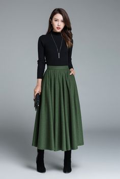 green wool skirt winter skirt pleated skirt fashion Classy Skirt Outfits, Maxi Skirt Winter, Dark Grey Skirt, Rok Outfit, Skirt Winter, Classy Skirts, Skirt Diy, Long Skirt Outfits, Maxi Rok