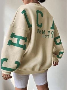 Crewneck Sweatshirt Back Letter Graphic Pullover Sweatshirt - AnotherChill Chique Outfit, Varsity Sweatshirt, College Hoodies, Winter Mode, Mode Casual, Looks Street Style, Sweatshirts Online, Streetwear Y2k, Mode Vintage