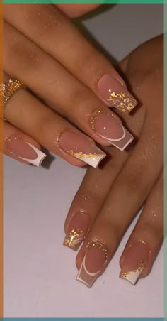 Looking for some flower nail designs? Check out this list of 35+ simple and cute flower nails! Perfect for gel, acrylic, and natural nails. From beautiful French tips to vibrant pink, white, blue, yellow, and green hues, these floral nail designs will add a touch of beauty to your fingertips. Plus: spring nails, summer nails.  (📷 elennailedit IG) Nails With Gold, Gold Acrylic Nails, Acrylic Nails Designs