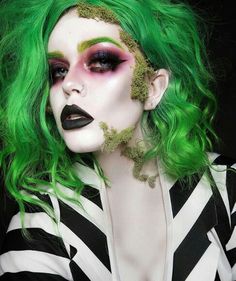 Beetlejuice Halloween Costume, Creative Handicraft, Makeup Clown, Makeup Zombie, Halloween Make-up Looks, Halloweenský Makeup, Creepy Halloween Makeup