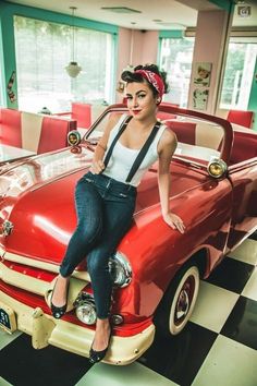 Mode Rockabilly, Rockabilly Mode, Pinup Photoshoot, Cars Photography, Pin Up Vintage, Pin Up Photos