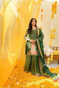 Pakistan Clothes, Asian Designers, Organza Shirt, Flowing Dresses, Asian Outfits, Designer Dress, Formal Outfit, Formal Looks, Pakistani Fashion