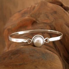 Silver Bracelet Designs, Silver Aesthetic, Aesthetic Moon, Pearl Bangle Bracelet, Silver Jewelry Cleaner, White Pearl Bracelet, Single Pearl, Bangle Jewelry, Pearl Bangle