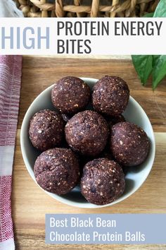 Black bean chocolate protein balls in a white bowl on a wood chopping board. Black Bean Protein, Whole30 Snacks, Protein Energy Bites, Chocolate Protein Balls, Protein Balls Healthy, Gluten Free Snack, Protein Balls Recipes, Healthy Granola Bars