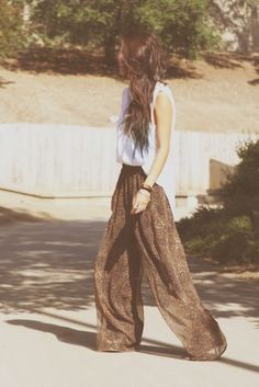 the pants! Estilo Vanessa Hudgens, Pants Trousers, Fashion Sense, Her Hair, Bohemian Style, Fashion Designer, Style Me, Boho Chic, Boho Fashion