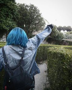 Half Dyed Hair Underneath Blue, Blue Hair Aesthetic, Short Blue Hair, Oxenfree, Game Life, Chloe Price, Aesthetic Love, Scene Hair, Penteado Cabelo Curto