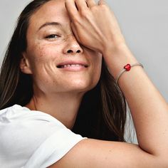 Make your style pop with the Metallic Red Heart Charm. Hand-finished in sterling silver, this heart-shaped piece is decorated with hand-applied transparent red enamel so that the base shines through. The perfect balance between opaque and translucent, allow this reflective design to stand out by teaming it with minimal charms on your Pandora Moments bracelet. Alternatively, wear with other colorful pieces for a vibrant finish. Charms Disney, Pandora Family, Logo Marvel, Pandora Essence, Disney Jasmine, Disney Belle, Alphabet Charm, Marvel Logo, Lilo Y Stitch