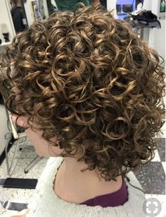 Best Curly Haircuts, Salon Hairstyles, Curly Perm, Uk Hairstyles, Short Permed Hair, Long Bridal Hair, Natural Hair Salons, Men Haircut Curly Hair, Woman Hair