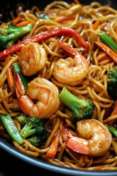 stir fry with shrimp, broccoli and noodles