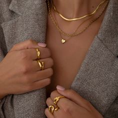 Minimalist Gold Jewelry Layered, Gold Jewellery Minimalist, Gold And Silver Jewelry Together, Jewelry Inspo Gold, Gold Jewellery Aesthetic, Trendy Gold Jewelry, Jewelry Gold Rings, Stainless Necklace, Heart Initial Necklace