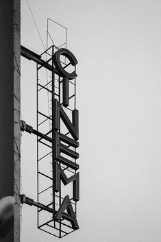 a black and white photo of the sign for an italian restaurant in las vegas, nevada