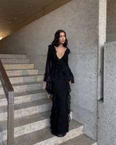 Chifon Dress, Heiress Beverly Hills, Long Sleeve Ruffle Dress, Black Dress With Sleeves, Ruffle Long Sleeve, Sleeve Maxi Dress, Long Black Dress, Looks Chic