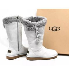 Ugg Womens Authentic Sz 7, 10 New 100% Authentic Itm#Dodo Purple Ugg Boots, Fuzzy Sandals, Yellow Rain Boots, Ugh Boots, Ugg Rain Boots, Ugg Boots Classic Short, Ugg Booties, Ugg Boots Tall, Ugg Womens