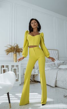 Fabric: Crepe Viscose 50%, Polyester 40%, Elastane 10% Sweetheart top Cropped top Button detailed Puff sleeves High rise pants Flared pants Colors: Lime Green, Black, Sky-Blue, White