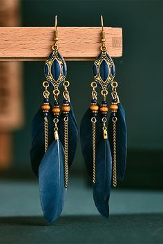 Boho vintage style with colorful feather tassel dangle drop earrings，Perfect for adding a pop of color to any outfit，Ideal for all-day wear，Surprise your friends and family with these unique earrings Tibetan Earrings, Boho Feathers, Vintage Boho Fashion, Bohemian Accessories, Long Tassel Earrings, Tassel Drop Earrings, Colorful Feathers, Bohemian Earrings, Feather Earrings