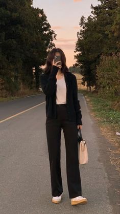 Modest Fashion Outfits Korean, Korean Modest Outfits, Simple Casual Outfits, Korean Outfit Street Styles, Casual College Outfits, Everyday Fashion Outfits, Casual Day Outfits, Quick Outfits