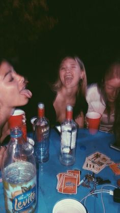 Teenage Parties Aesthetic, Teenage Dream Drinking, Teen House Party, Teen Party Aesthetic, Party Girl Aesthetic, Party Tips And Tricks, House Party Aesthetic, Teen Halloween Party