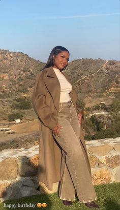 Neiman Marcus Aesthetic, Ryan Destiny Style Casual, Esthetician Aesthetic Outfit, Classy Plus Size Outfits Fall, Mystic Archetype Outfit, Winter Outfits Pear Shape, Black Clean Girl Outfits, Black Woman Work Outfits, Monochromatic Outfit Black Women