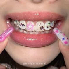 Cochella Outfits, Pretty Teeth, Grillz Teeth, Unexpected Beauty, Diamond Teeth, Tooth Gems, Grills Teeth, Tooth Gem, Teeth Jewelry