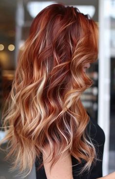 45 Red Hair With Blonde Highlights Looks For Every Season Bright Blonde Highlights, Red Hair With Blonde, Subtle Blonde, Red Hair With Blonde Highlights, Snowy Backdrop, Red Hair With Highlights, Red Blonde Hair, Balayage Blond, Strawberry Blonde Hair Color