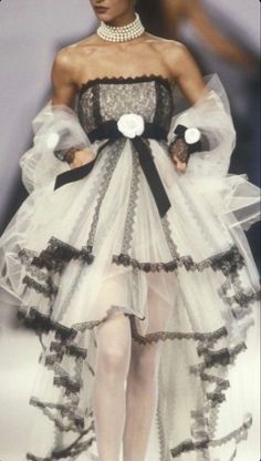 00s Mode, 90s Runway Fashion, Runway Fashion Couture, Mode Chanel, Runway Outfits, Chanel Couture, Mode Inspo, Mode Vintage, Fancy Dresses