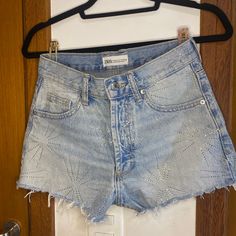 o shorts perfeito para usar no ano novo! comprado em portugal, nunca usado, tamanho 34 br, com brilhos. Portugal, Zara, Nike