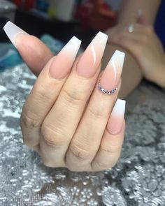 Coral Nail Art, Coral Nails, Nails Design With Rhinestones, White Acrylic Nails, Simple Acrylic Nails, Ombre Nail Designs, Acrylic Nails Coffin Short, Summer Acrylic Nails