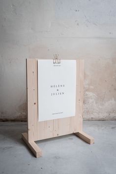 a wooden frame with a sign on it that says, heinee jellie