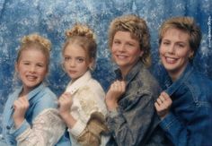 90s Family Photos, Akward Family Photos, Awkward Photoshoot, Awkward Family Photos Christmas, Funny Family Portraits, Awkward Family Pictures, Xmas Calendar, Awkward Family Portraits, Collegiate Aesthetic