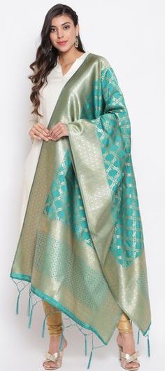 Green color Dupatta in Banarasi Silk fabric with Weaving work Dupatta Outfits, Dupatta For Lehenga, Banaras Dupatta, Indian Scarf, New Wife, Turquoise Green, Silk Dupatta, Self Design, Jodhpur