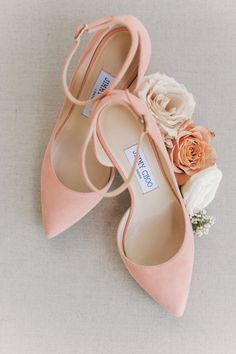 the bride's pink shoes are adorned with flowers