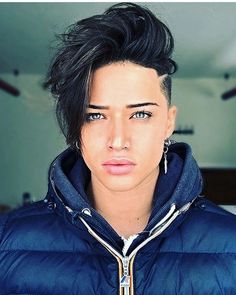 Ylenia Riniti, Stem Lesbian, Lesbian Hair, Androgynous Haircut, Tomboy Hairstyles, Pinterest Hair, Metal Hair Clips, Undercut Hairstyles, Shaved Hair