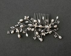 Pearl Bridal Hair Comb, Beautiful Wedding Jewelry, Pearl Bridal Hair, Bridal Hair Combs Pearl, Curly Hair Photos, Hair Scarf Styles, Vintage Wedding Hair, Wedding Hair Comb, Bridal Comb