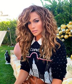 Highlights Curly Hair, Curly Hair Tutorial, Colored Curly Hair, Haircuts For Curly Hair, Curly Hair Inspiration, Curly Hair Cuts, Long Curly Hair